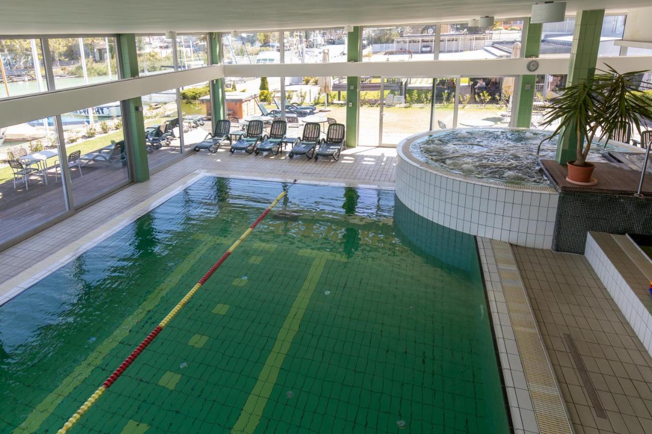 Hotel Molo Шіофок Екстер'єр фото
